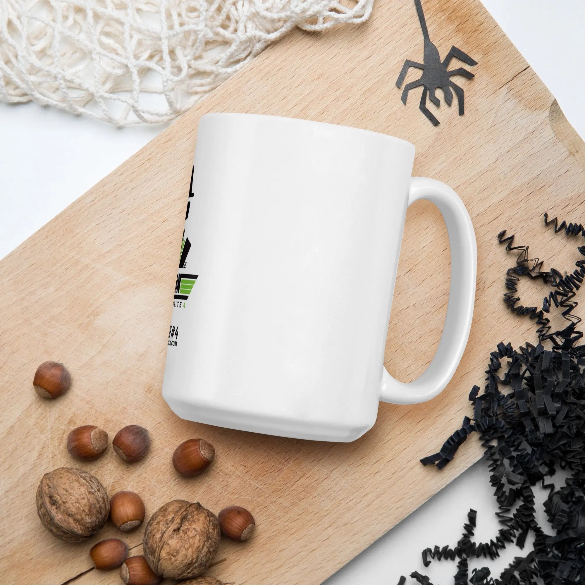 White glossy mug yksityiskohta - suomalainen muki